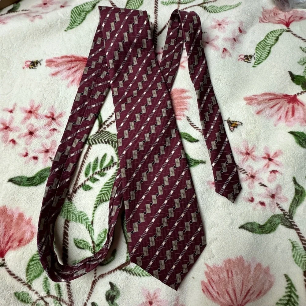 Classic Burgundy and Gray Patterned Tie